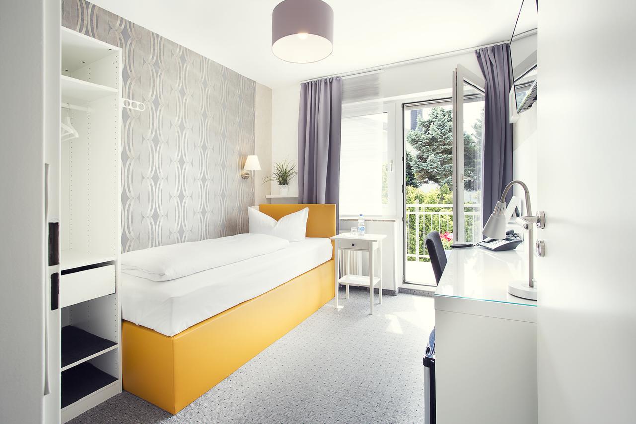 Hotel Loewenguth モンタバウアー エクステリア 写真