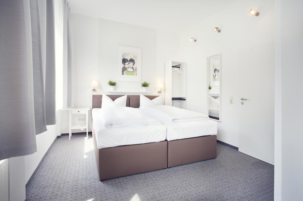 Hotel Loewenguth モンタバウアー エクステリア 写真